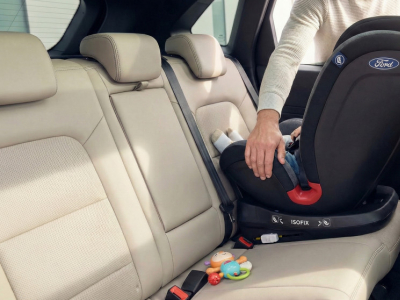 Sièges auto et fixations ISOFIX Ford : Guide de compatibilité et sécurité enfant