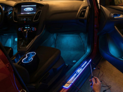 Améliorer l'éclairage de votre Ford :Seuils de porte LED et éclairage d'ambiance